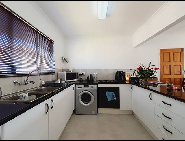 2 BEDROOM APARTMENT RENTED IN NOORDWYK